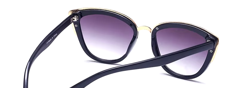 Oversized Sunglasses - Cats Eye