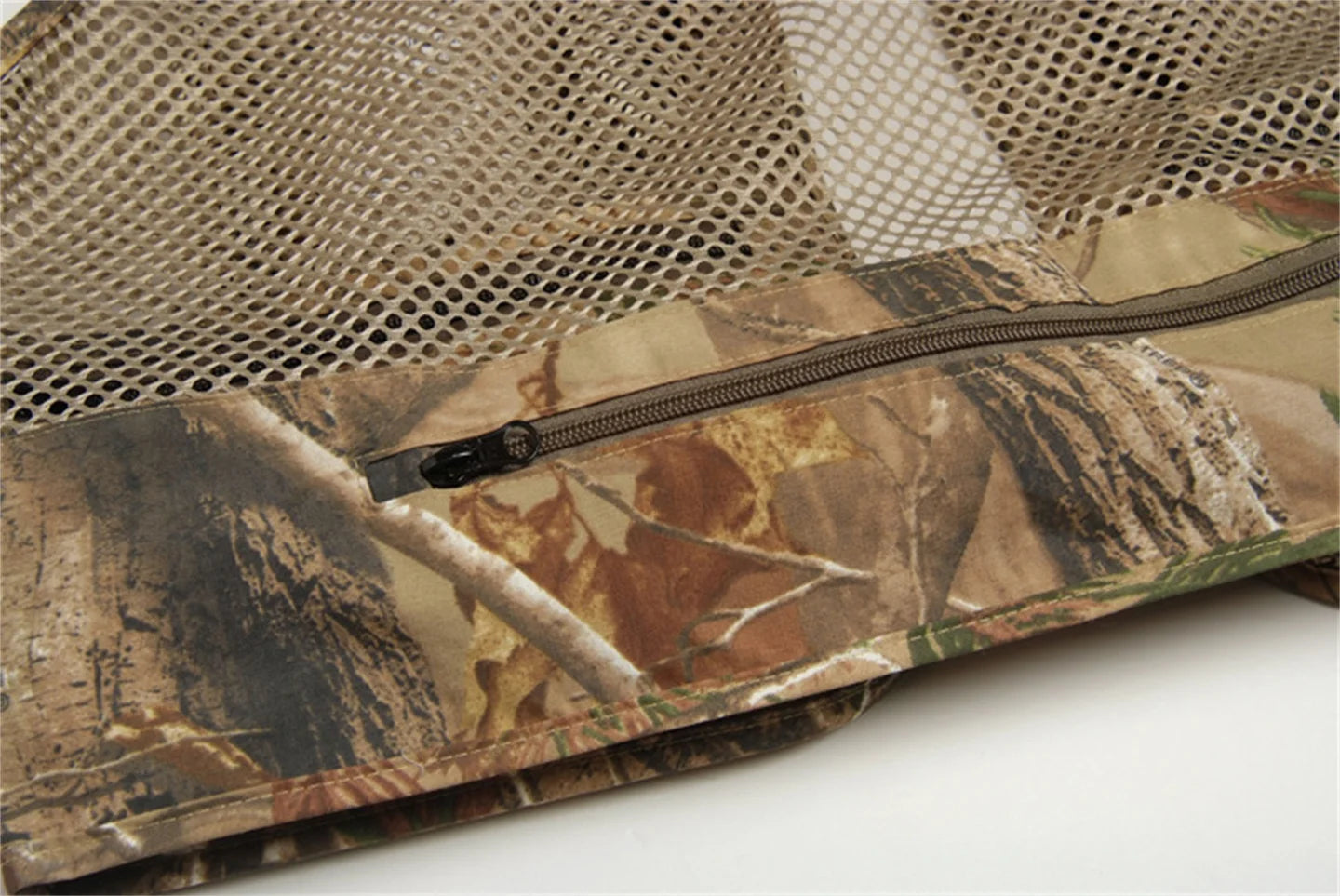 Camouflage Hunting Vest – Breathable & Versatile Outdoor Essential