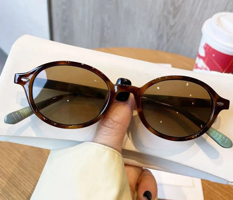 Retro Small Oval Sunglasses – Unisex Fashion Eyewear with UV400 Protection
