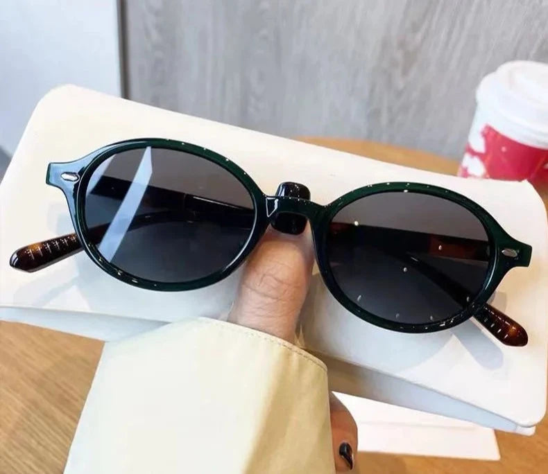 Retro Small Oval Sunglasses – Unisex Fashion Eyewear with UV400 Protection
