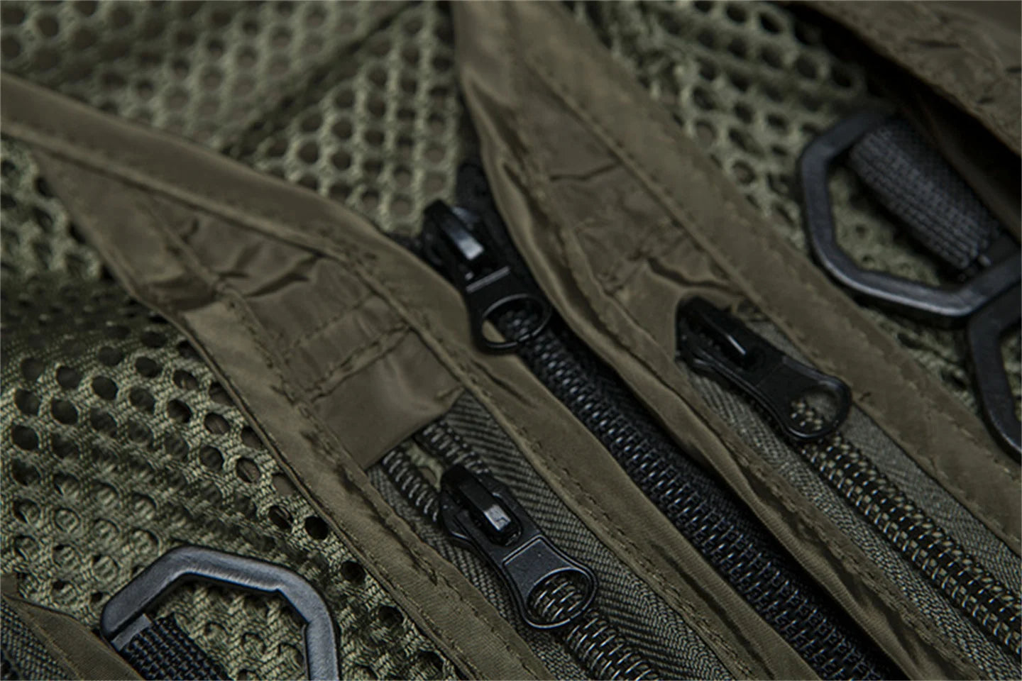 Camouflage Hunting Vest – Breathable & Versatile Outdoor Essential