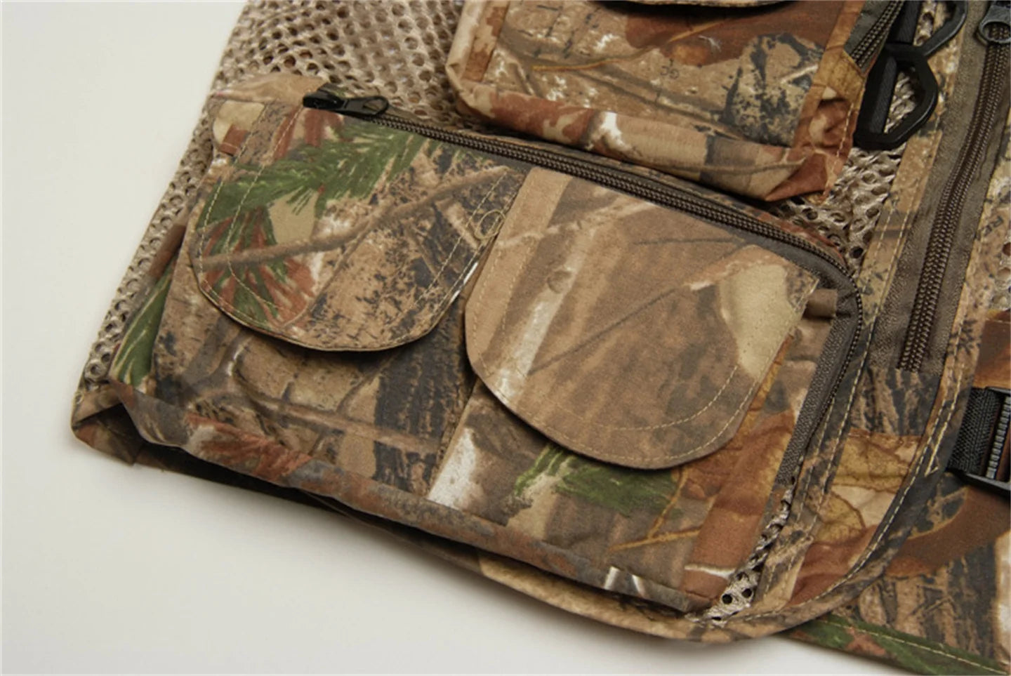 Camouflage Hunting Vest – Breathable & Versatile Outdoor Essential