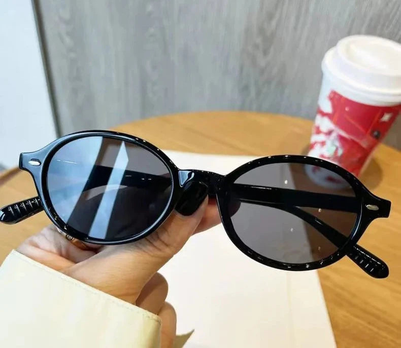 Retro Small Oval Sunglasses – Unisex Fashion Eyewear with UV400 Protection