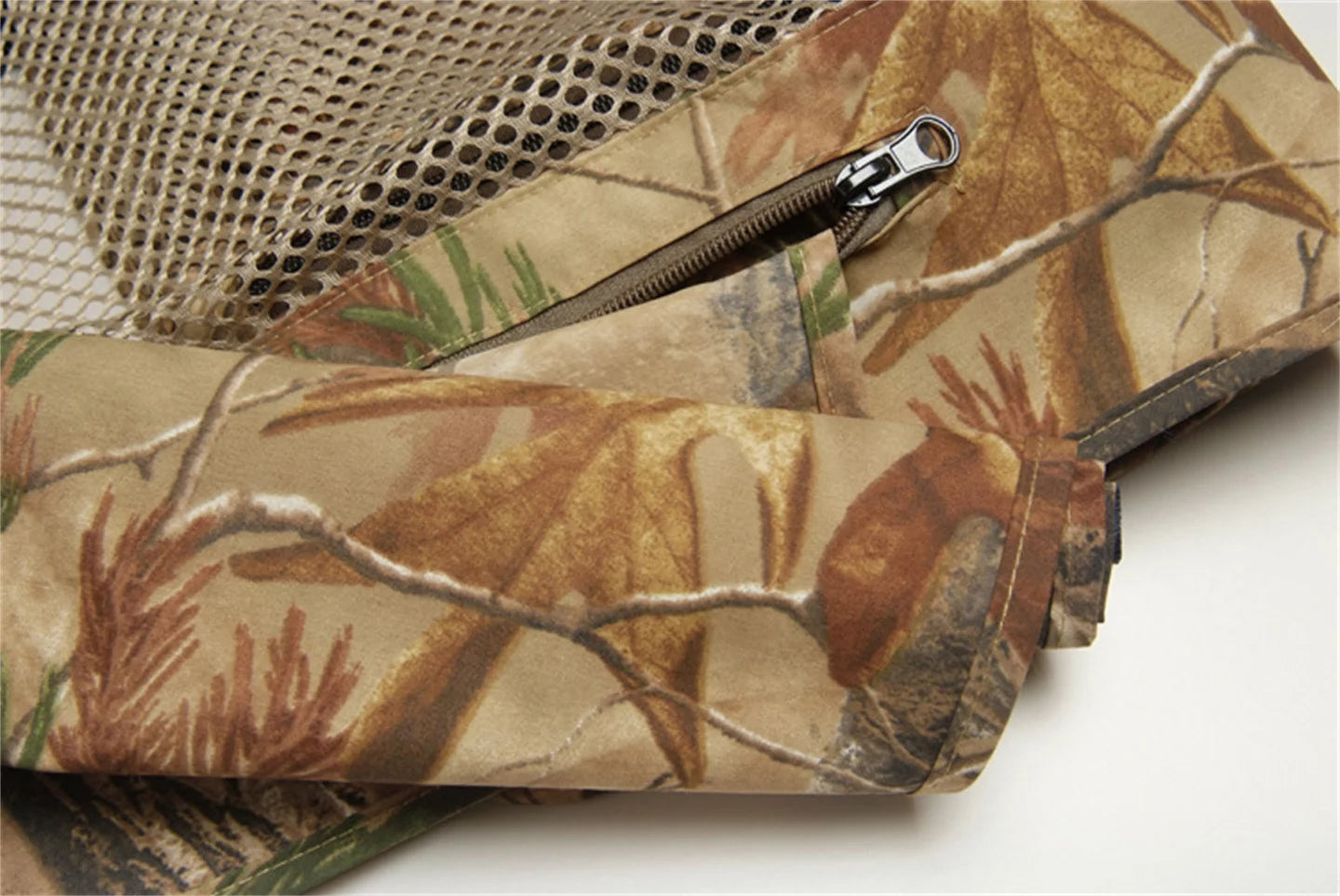 Camouflage Hunting Vest – Breathable & Versatile Outdoor Essential