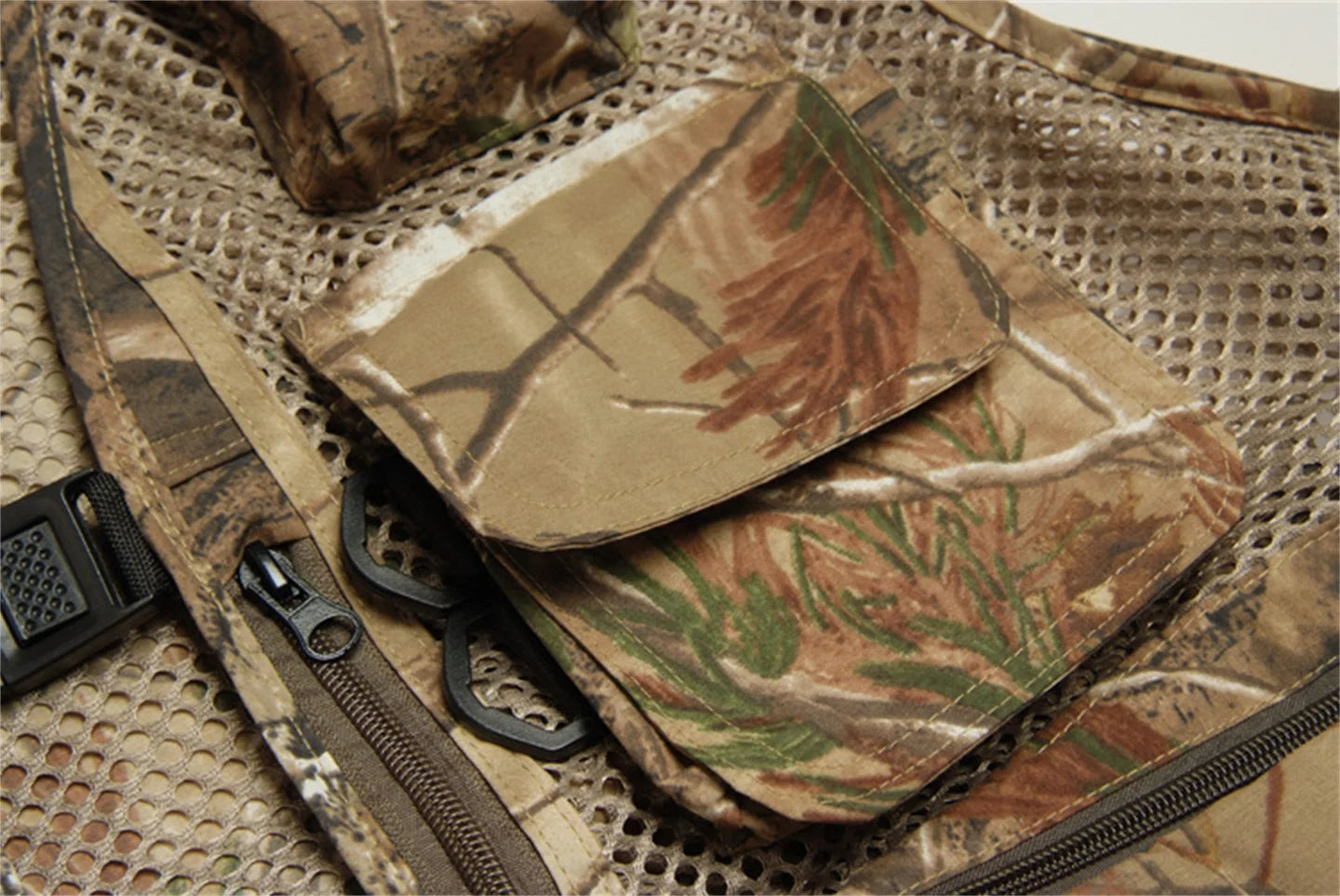 Camouflage Hunting Vest – Breathable & Versatile Outdoor Essential