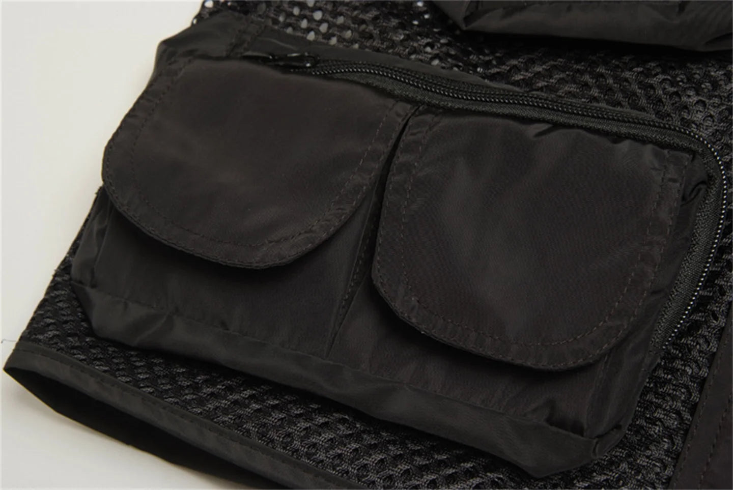 Camouflage Hunting Vest – Breathable & Versatile Outdoor Essential