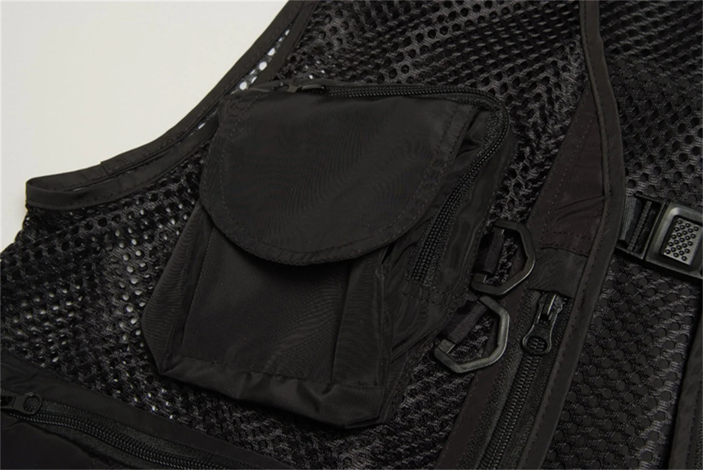 Camouflage Hunting Vest – Breathable & Versatile Outdoor Essential