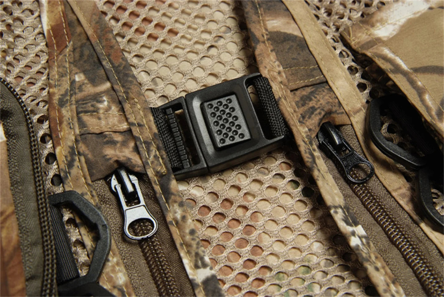 Camouflage Hunting Vest – Breathable & Versatile Outdoor Essential