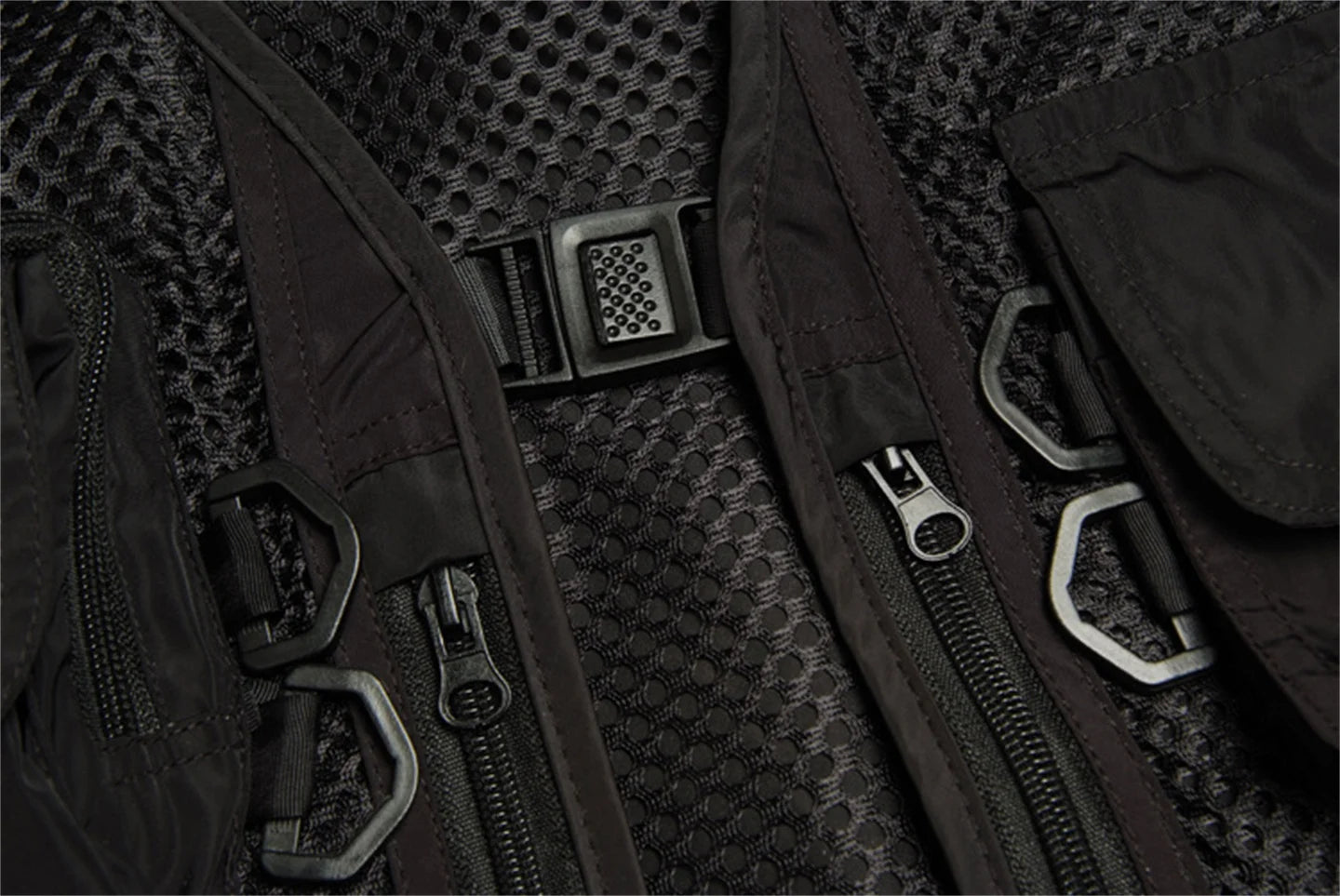 Camouflage Hunting Vest – Breathable & Versatile Outdoor Essential